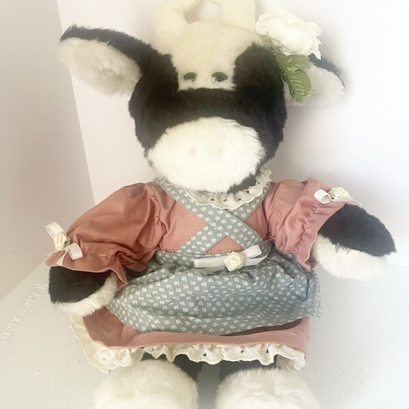 Country Cottage Decor Cow in dress - Picture 1 of 3